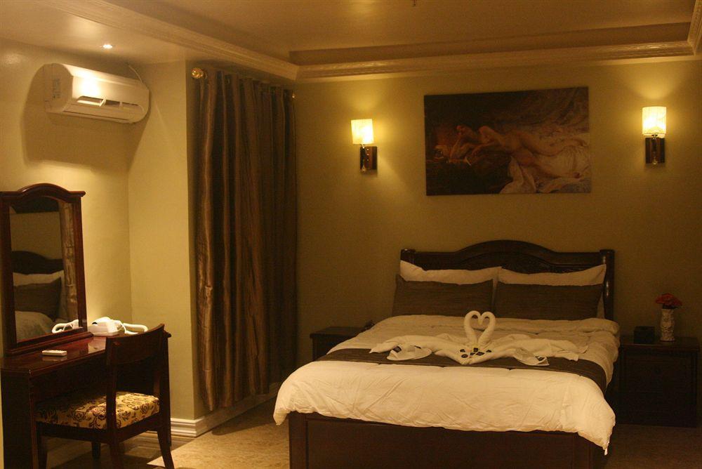 Clark Imperial Hotel Angeles Buitenkant foto
