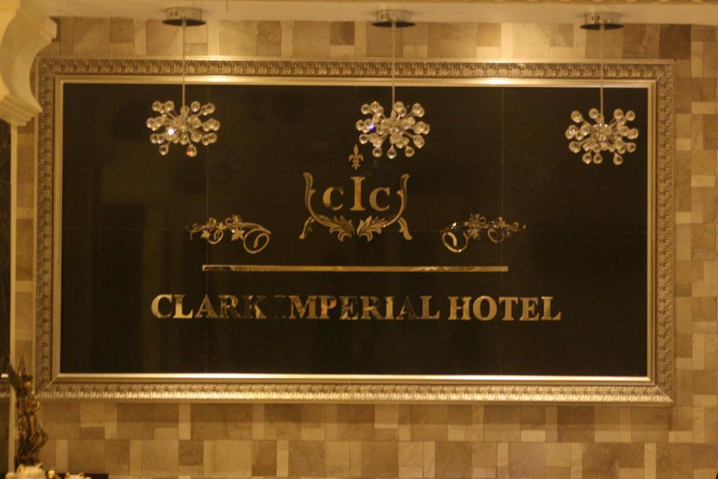 Clark Imperial Hotel Angeles Buitenkant foto