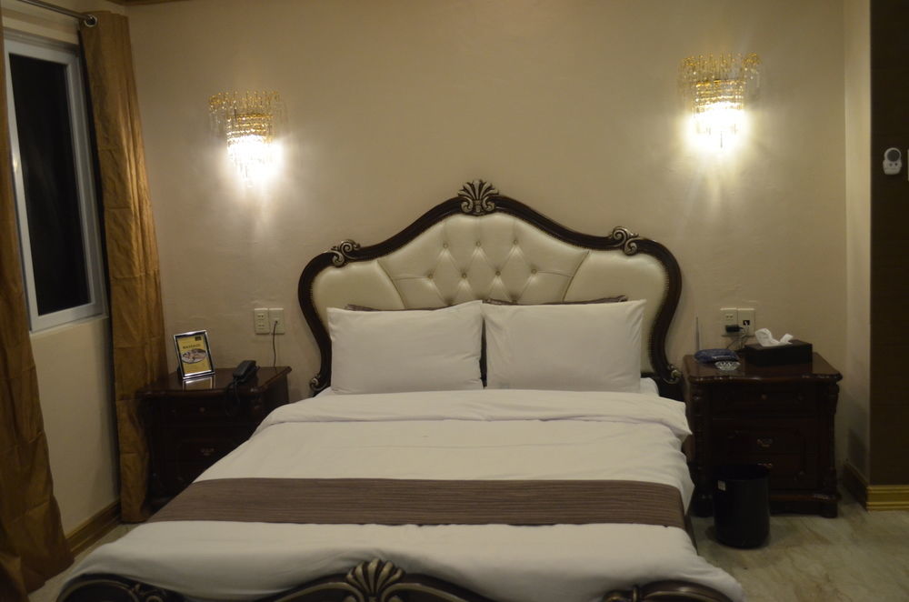 Clark Imperial Hotel Angeles Buitenkant foto